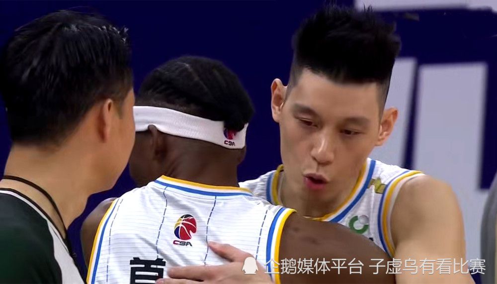 今天，切尔西官方晒照，福法纳回归训练场，波切蒂诺也对他表示欢迎。